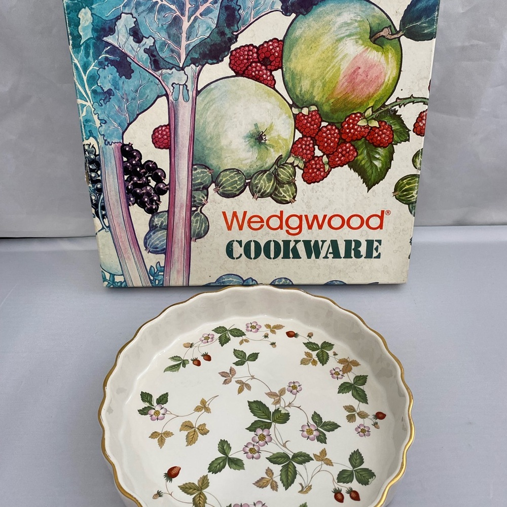 Wedgwood Wild Strawberry Dish